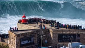 From Porto: Private Transfer to Lisbon with Stop at Nazaré
