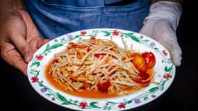Chiang Mai: Food Tour by Songtheaw Truck with 15+ Tastings