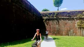 Lucca Sightseeing Tour by E-bike or City bike
