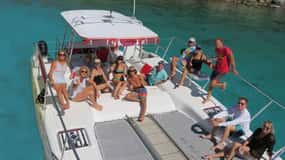 St. Thomas: Island Flyer Private Catamaran Beach & Snorkel