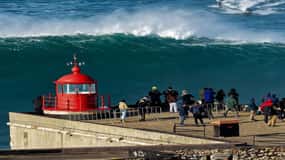 Nazaré: a experiência do surf nas ondas gigantes