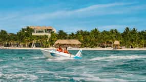Riviera Maya: Rejs łodzią motorową i wstęp do klubu plażowego