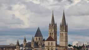 Caen: Private Guided Walking Tour