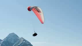Mayrhofen: Paragliding Flight Experience Over Mountains