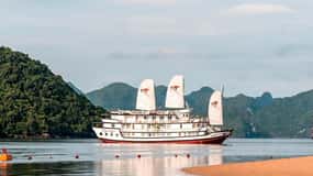 Hanoi: 3-Day Ninh Binh Tour and Bai Tu Long Bay Cruise