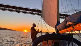 Lisboa: Passeio de Veleiro ao Pôr-do-Sol com Bebida