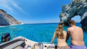 Skiathos: tour privato in motoscafo della spiaggia e delle grotte di Lalaria