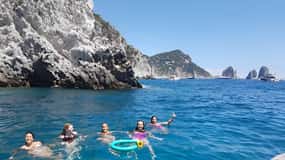 Esperienza Privata a Capri in Barca con Gozzo Classico 3H
