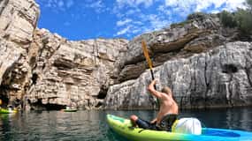 Pula: Seekajaktour mit Höhle, Schnorcheln und Klippenspringen