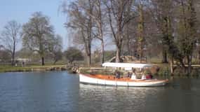 Oxford: Sightseeing Boat Cruise with Prosecco