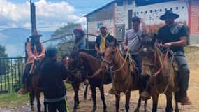 Medellín: viagem de 2 dias pela fazenda de café com passeio a cavalo e cabana na floresta