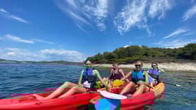 Hvar: Excursie cu caiacul autoghidată în Insulele Pakleni