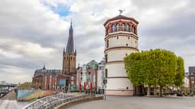 Dusseldorf: Capture the most Photogenic Spots with a Local