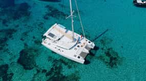 Athens: Catamaran Cruise with Light Lunch and Wine