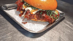 Amsterdam: Maijard 3-gangen menu en Nightlife Ticket