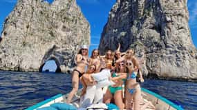 Capri: rejs wycieczkowy z kąpielą, limoncello i przekąską