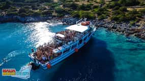 Malia: Booze Cruise Boat Party com DJ ao vivo