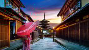 Kyoto: Gion Night or Morning Walking Tour with Local Snacks
