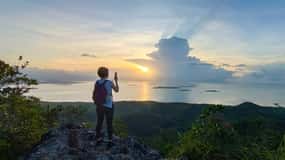 Puerto Princesa: Private Sunrise Trek at Mt. Magarwak