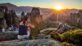 Meteora: Majestic Sunset Tour & Monasteries with Local Guide