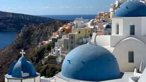 Santorini: Private Tour of the Famous Blue Domes and Caldera