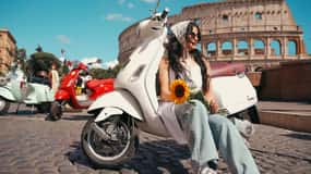 Rome : Tour de ville en Vespa avec photos et dégustations de sucreries