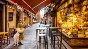 Walking Tour in Bologna with Tastings and Stories