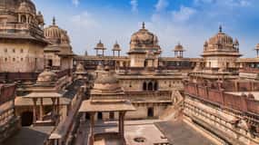 From Khajuraho: Orccha Fortress Guided Day Trip