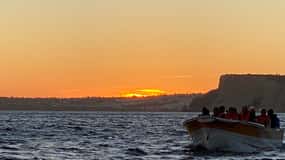 Depuis Lagos : croisière privée au coucher du soleil à Ponta da Piedade