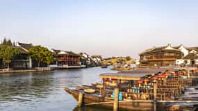 Shanghai: Zhujiajiao Water Town with Airport Transfer option