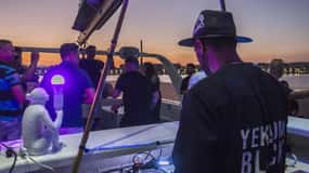 Malaga: Sejlende katamaran Sunset Cruise med live DJ og drink