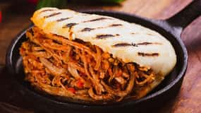 CARTAGENA: STREET FOOD TASTING AND FULL CITY TOUR WITH A PRO