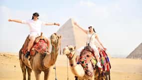 Hurghada: Cairo Pyramids, Sphinx, Museum & Bazaar Day Tour