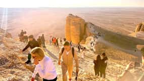 Riyadh: Edge of the World & Deer Sanctuary 4WD Off Road Tour