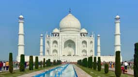 From Delhi: Taj Mahal and Agra Day Tour by Super-fast Train
