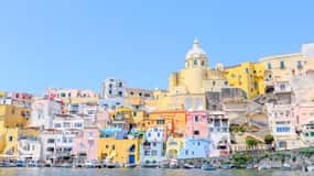 Desde Nápoles: traslado a Procida con tour en barco por la isla