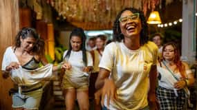 Live The Nightlife In Cartagena Partying