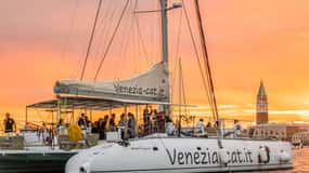 Venedig: Katamaran Sunset Jazz Cruise mit Aperitivo