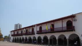 Cartagena: Private Walking Tour with German or Italian Guide