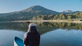 Munduk: Sunrise Canoeing and Exploring Sacred Temples