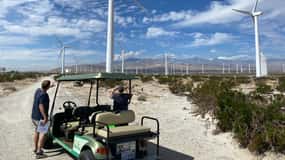 Palm Springs: Guided Golf Cart Windmill Tour