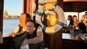 Riga: Crucero turístico con bebida de bienvenida y audioguía