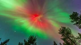 Aproveite o show de aurora no topo da montanha e o jantar no Tipi