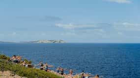Ibiza : séance de yoga en bord de mer avec petit-déjeuner