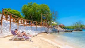 Cartagena: Rosario Islands Day Tour with Snorkel & Lunch