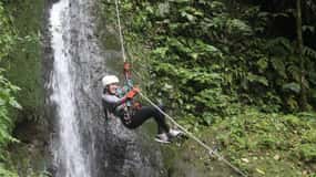 La Fortuna: Rafting e canyoning con Tarzan Swing