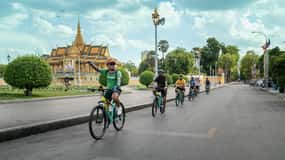 Phnom Penh: Passeio guiado de bicicleta e barco, incluindo lanches e cervejas