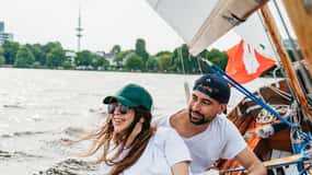 Hamburg: Alster Segeltour auf einem 2-Mast-Segelboot