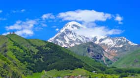 Tbilisi: Gudauri and Kazbegi Day Trip Including 4WD