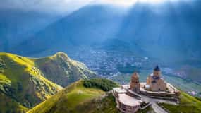 Da Tbilisi : Tour guidato di gruppo di Kazbegi Gudauri e Zhinvali